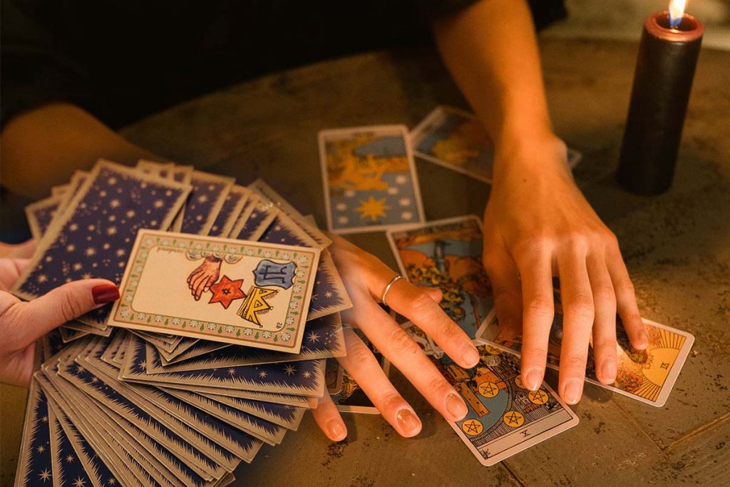 Semnificaţia cărţilor de tarot. Ce înseamnă Marea Preoteasă sau Magicianul