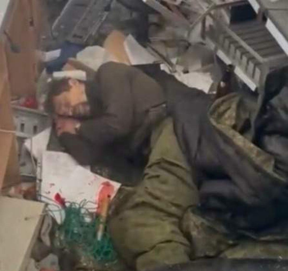 Soldat rus, gasit intr-un magazin din Ucraina