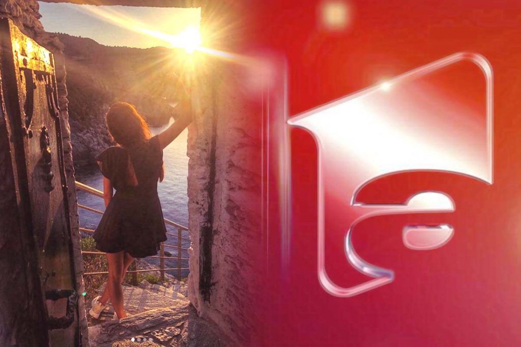 Una dintre prezentatoarele de la Antena 1, apariţie splendidă. Fanii au felicitat-o pentru rochia mulată