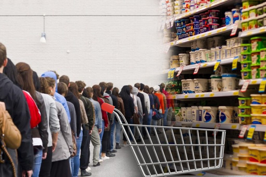 Următorul produs pentru care vor sta la coadă românii? Ar putea lipsi de pe rafturi din cauza războiului