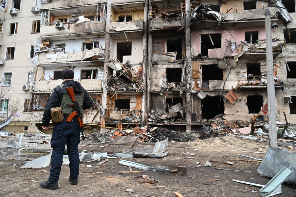 Război Ucraina. Zeci de civili au murit în ultimele 24 de ore. Noi imagini cu blocurile bombardate din Borodyanka