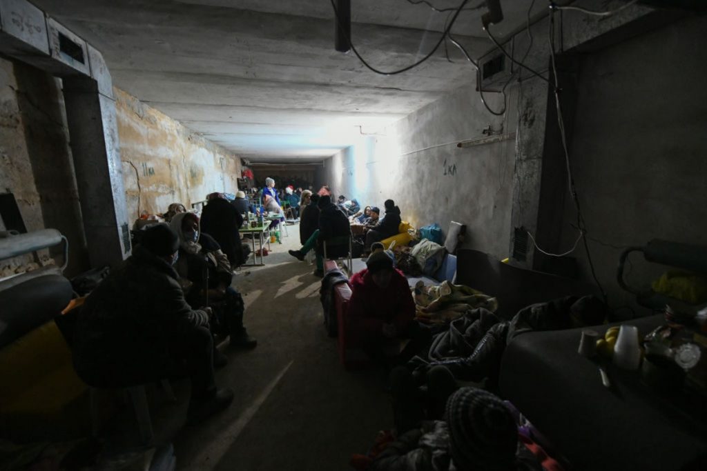 Povestea ucrainenilor ascunși de 11 zile în buncăr. „Oamenii sunt bolnavi. Nu există toaletă”