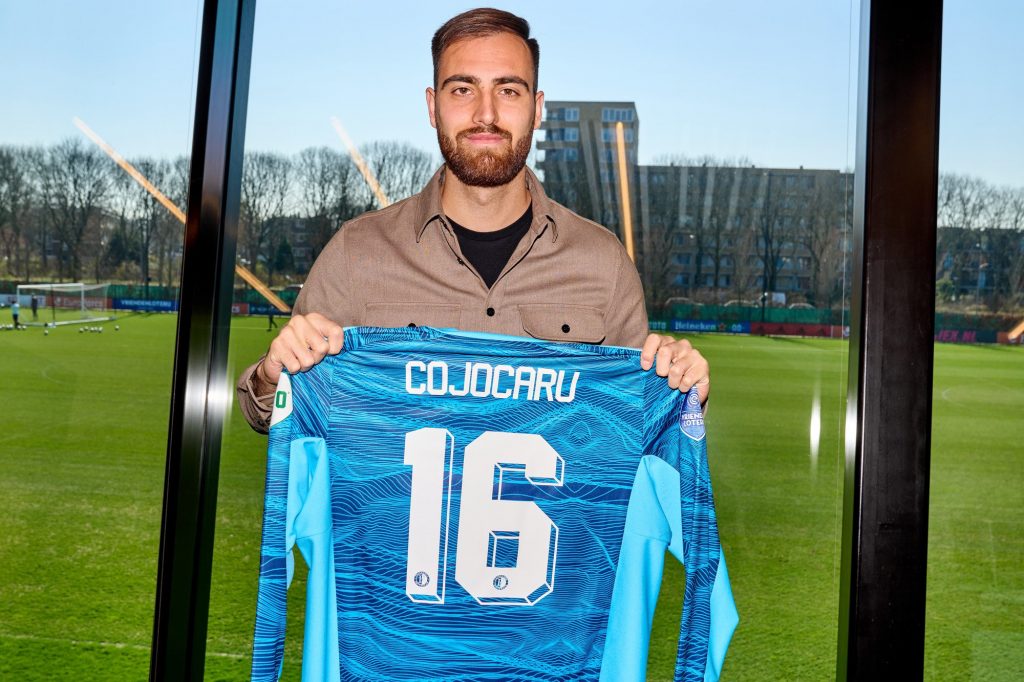Valentin Cojocaru, șansă uriașă, după ce a fugit din calea războiului. La ce echipă a fost prezentat fostul portar de la FCSB și Farul Constanța
