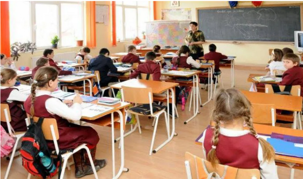 Obiectul care reduce cu peste 80% riscul de a lua covid-19 în şcoli. Aşa ar putea reveni copiii în clase fără riscuri