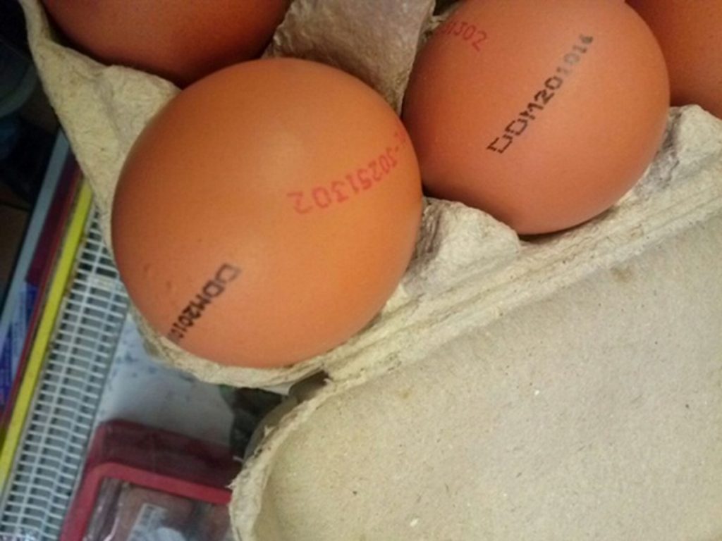 Ce reprezintă codul de pe ouăle din comerţ. Aşa îţi dai seama ce mănânci, de fapt