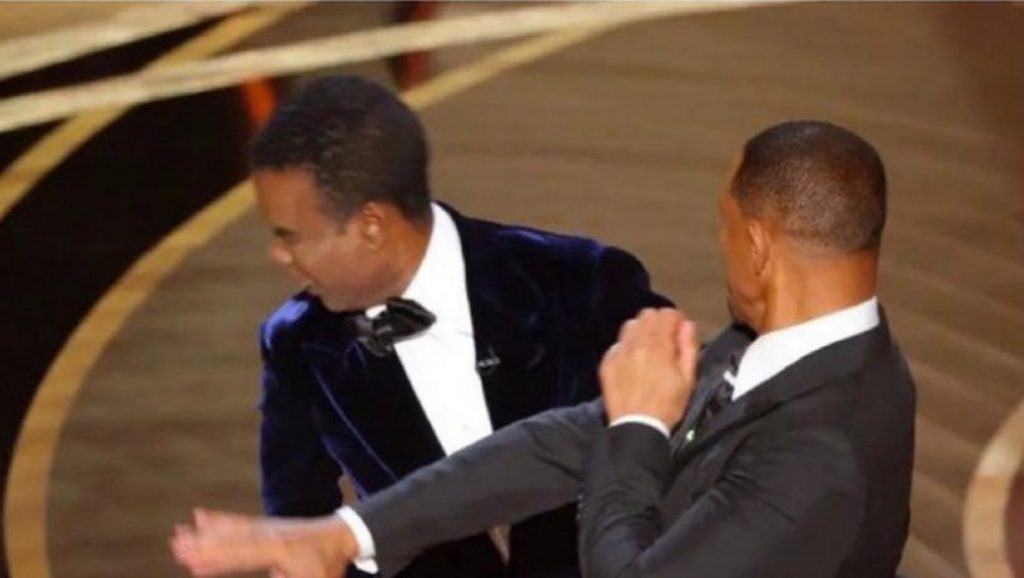 Will Smith l-a palmuit pe Chris Rock pentru ca acesta a facut misto de sotia lui