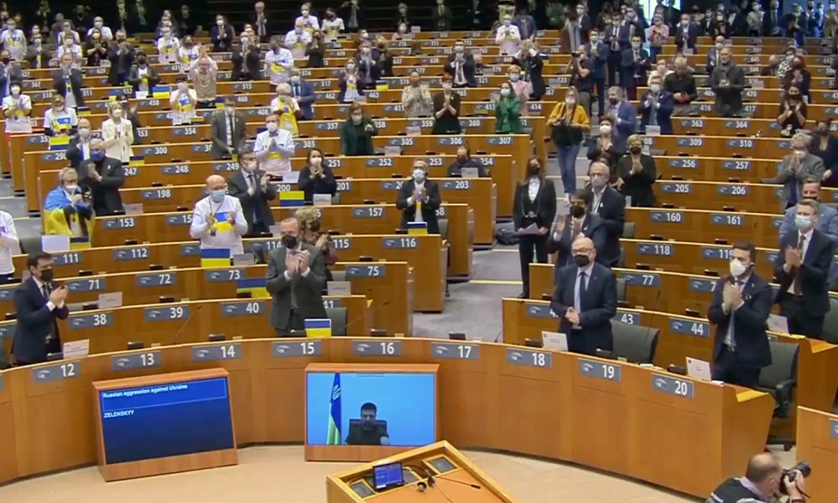 Volodimir Zelenski s-a adresat Parlamentului European: „Nimeni nu ne va rupe”. Apărarea Kievului, „prioritatea cheie” pentru Ucraina