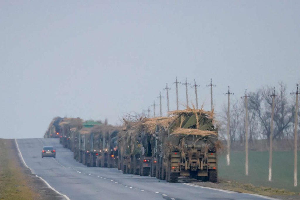 Masini militare camuflate cu fan