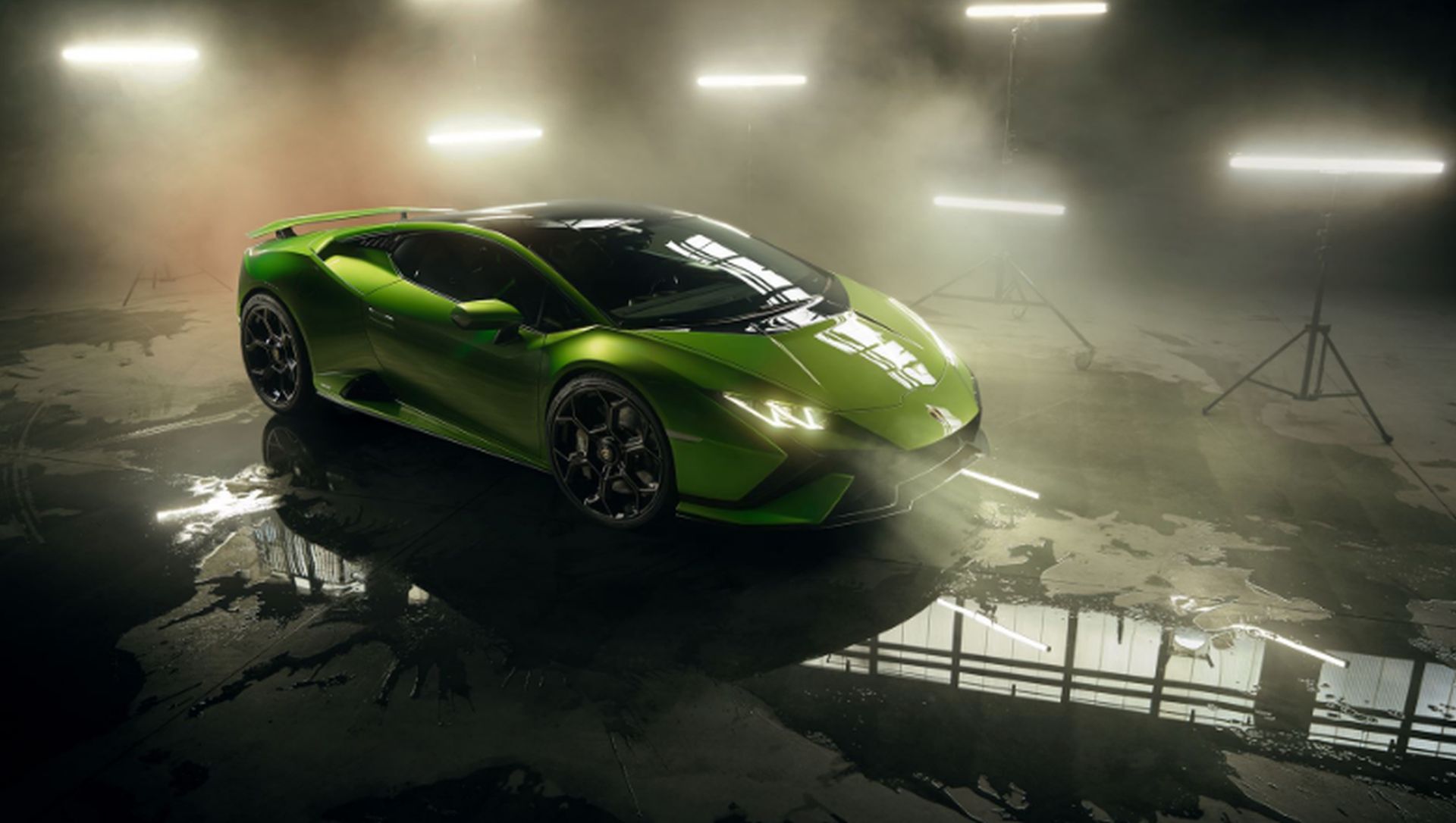 Lamborghini a prezentat noul Huracan Tecnica. Modelul sport dispune de un motor aspirat cu 640 CP