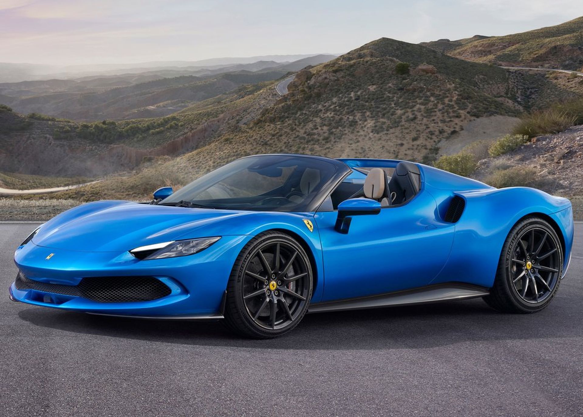 Prezentare oficială: noul Ferrari 296 Gran Turismo Spider. Modelul are un sistem de propulsie plug-in hybrid 