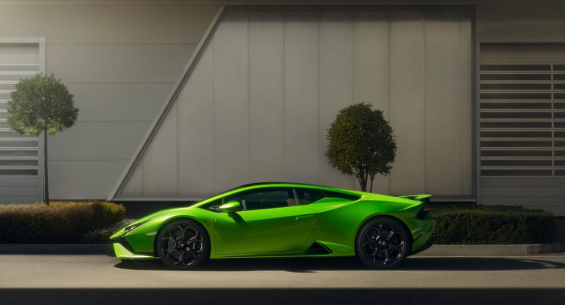 Lamborghini a prezentat noul Huracan Tecnica. Modelul sport dispune de un motor aspirat cu 640 CP
