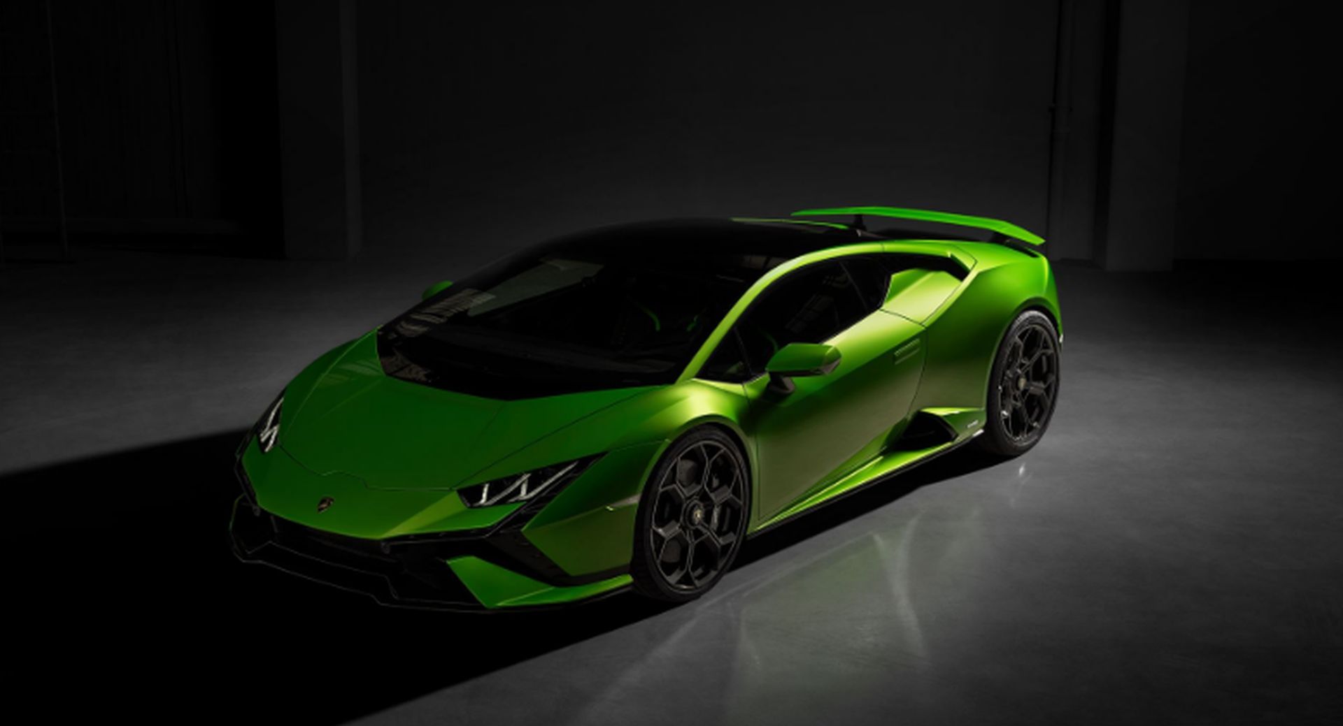 Lamborghini a prezentat noul Huracan Tecnica. Modelul sport dispune de un motor aspirat cu 640 CP