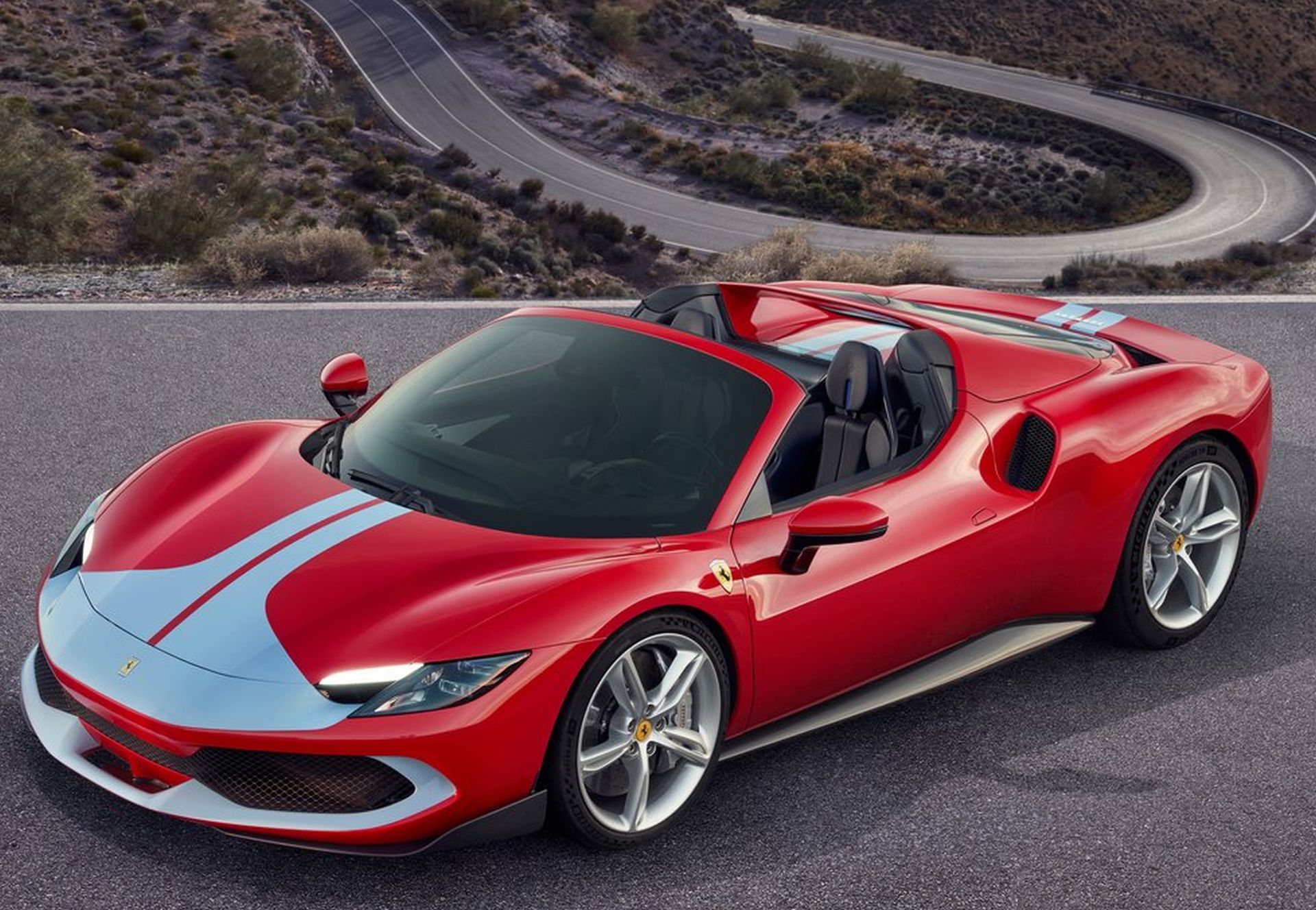 Prezentare oficială: noul Ferrari 296 Gran Turismo Spider. Modelul are un sistem de propulsie plug-in hybrid 