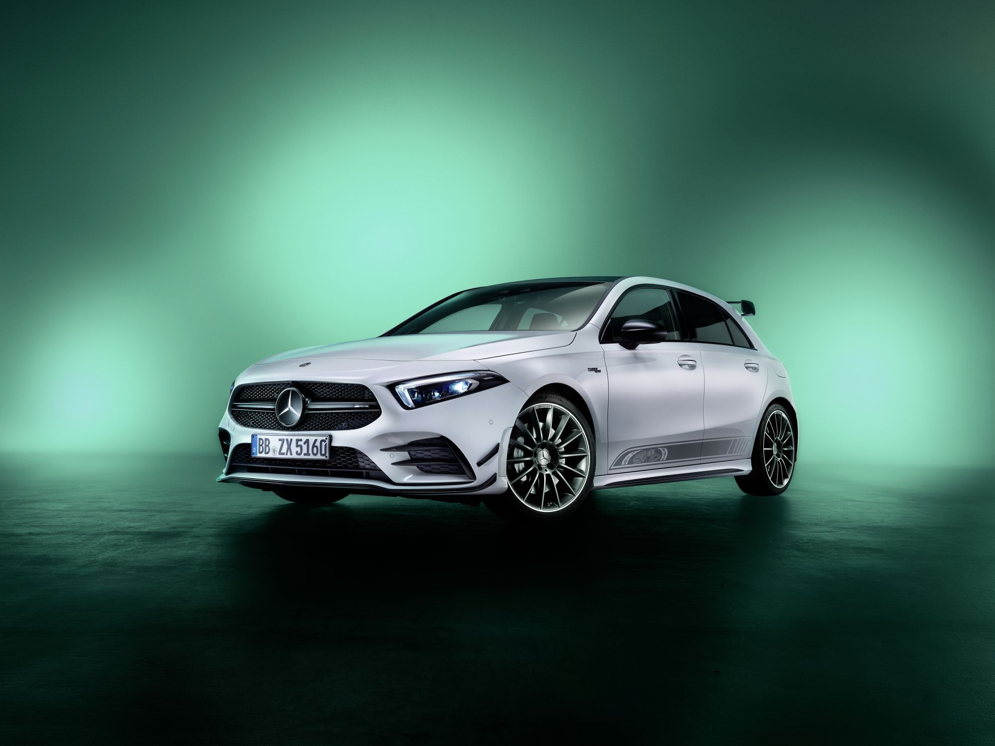 Noi modele aniversare de la Mercedes-AMG: A 35 și CLA 35 primesc pachetul 