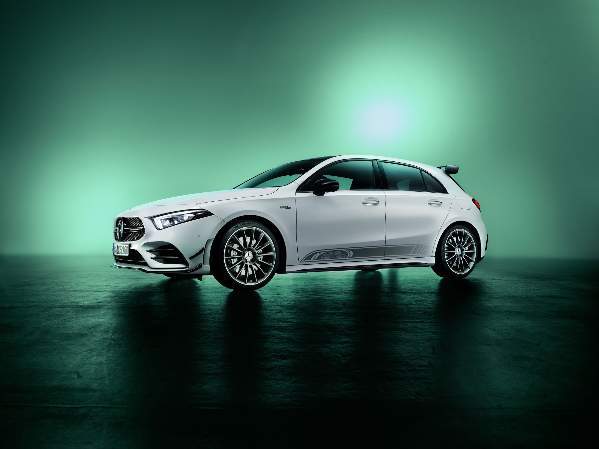 Noi modele aniversare de la Mercedes-AMG: A 35 și CLA 35 primesc pachetul 