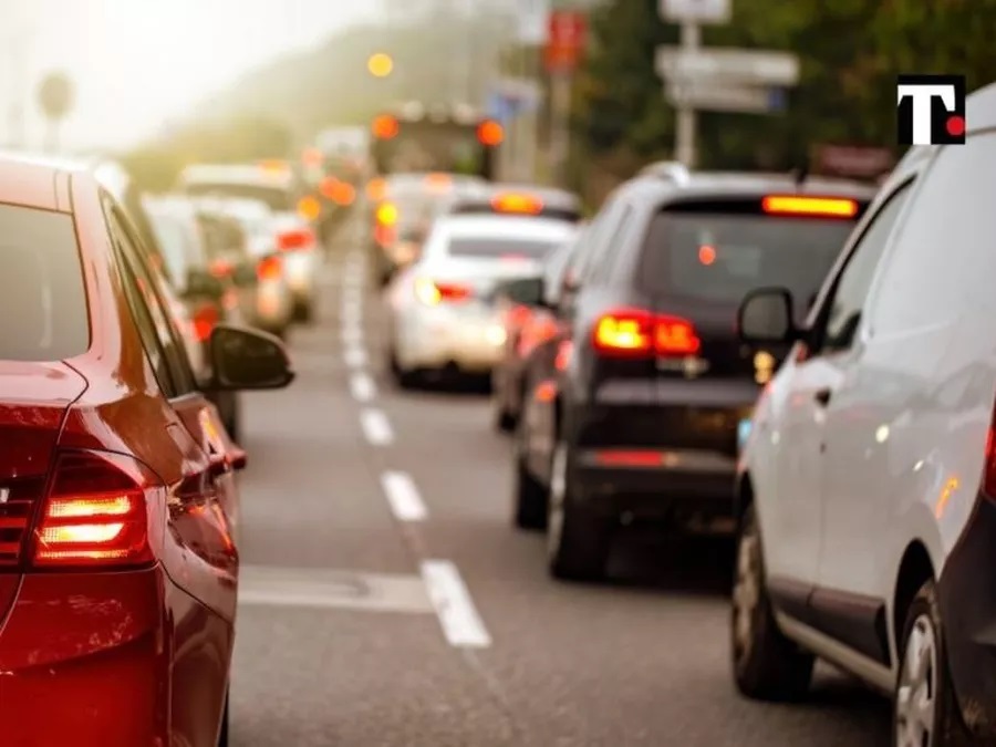 Accident cu 7 mașini pe DN1, Șoseaua București-Ploiești. Se circulă bară la bară VIDEO