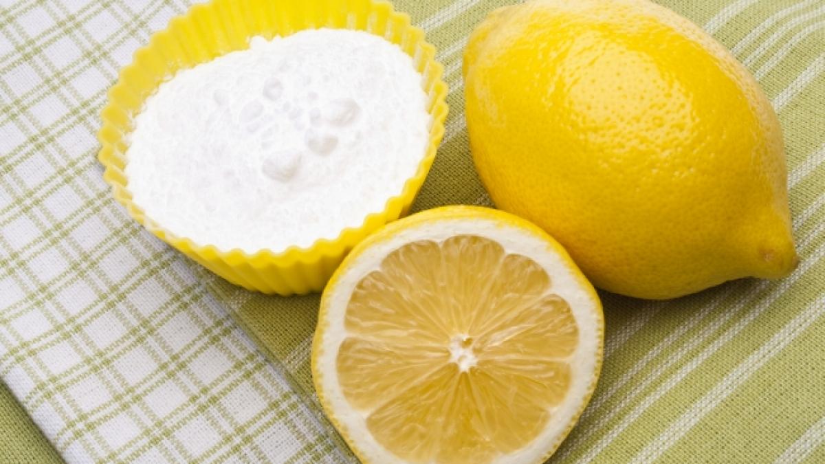 Bicarbonat de sodiu pe lamaie