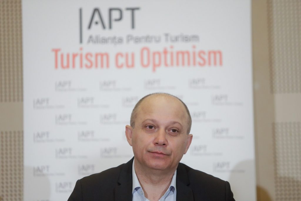 Statul nu resimte criza economică: 250 de posturi noi la o agenție pentru investiții. USR: „Din cele 250 de posturi, 76 sunt pentru atașați economici cu grade diplomatice și pensie specială”