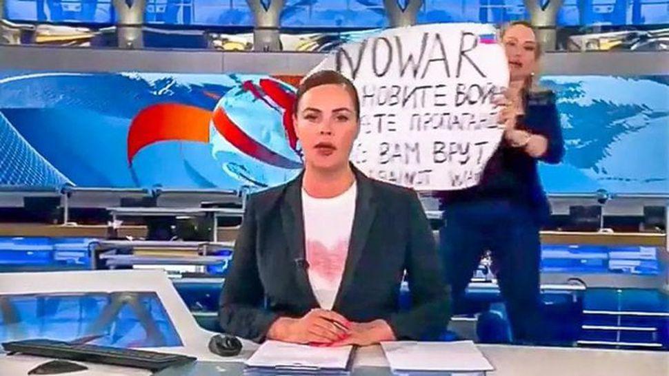 Ce s-a ales de jurnalista rusă care a protestat împotriva războiului în direct la TV. Vestea a primit-o luni seara