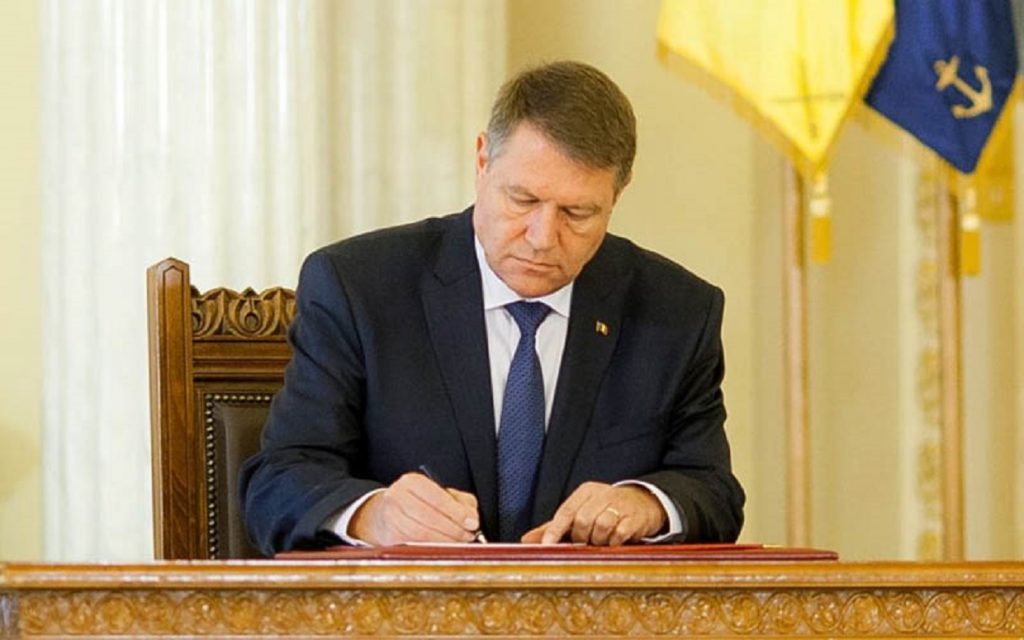 E oficial! Iohannis a semnat decretul. Românii care ies mai devreme la pensie