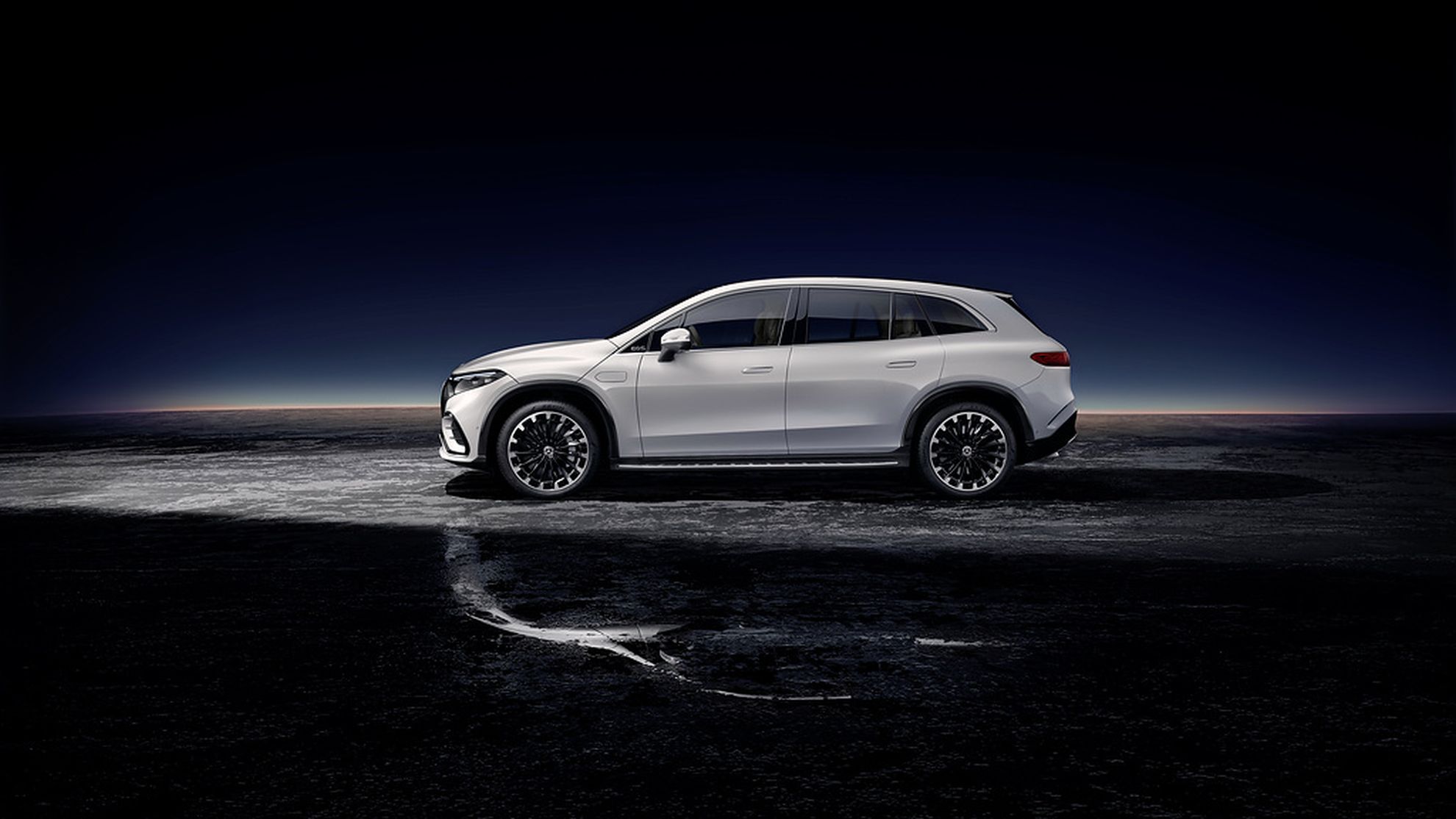 Gamă extinsă: Mercedes-Benz a prezentat noul SUV electric EQS. Cea mai puternică versiune are 543 CP și o autonomie de aproximativ 600 kilometri