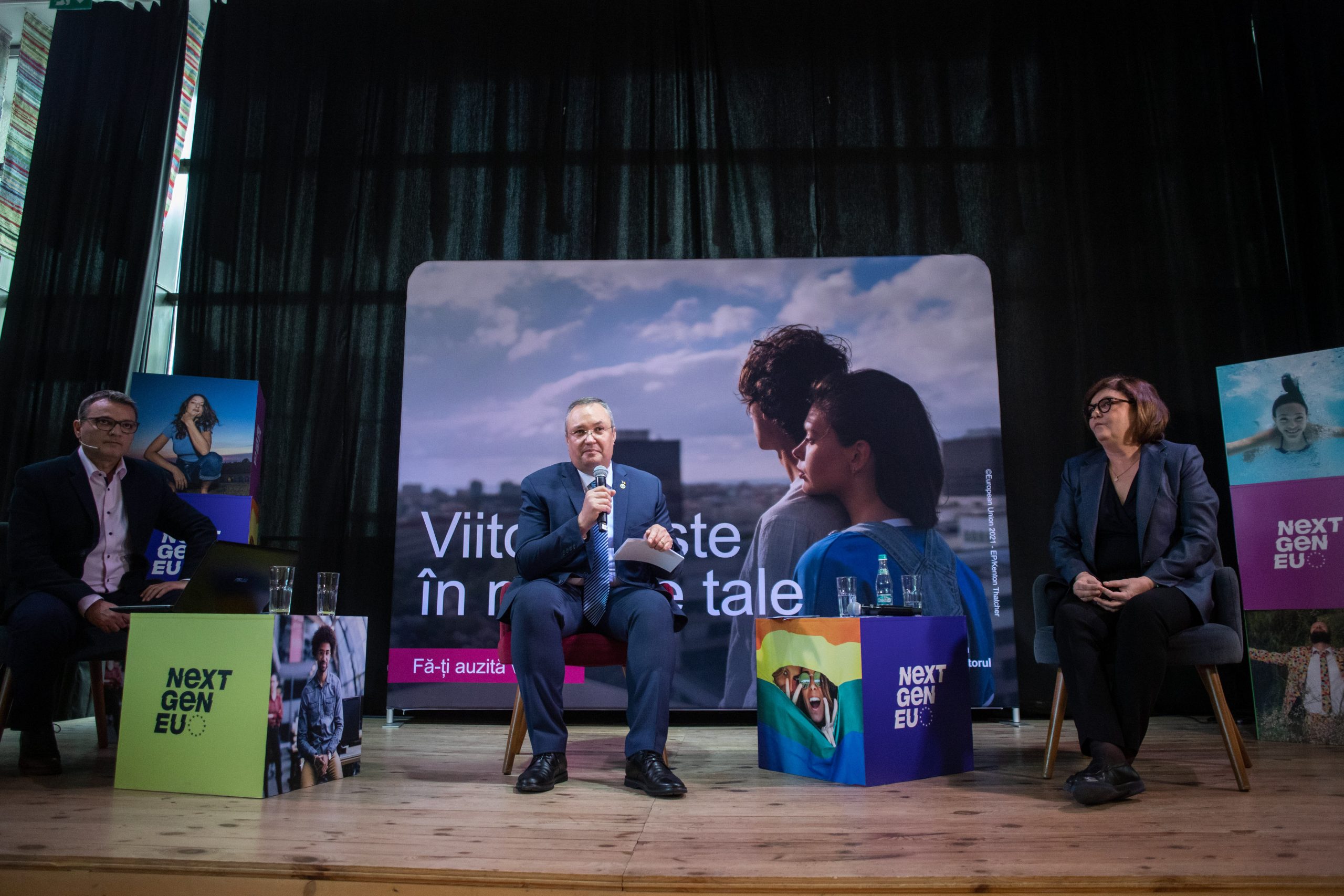 Premierul Nicolae Ciucă, luat prin surprindere de un elev. Ce întrebare i-a pus copilul