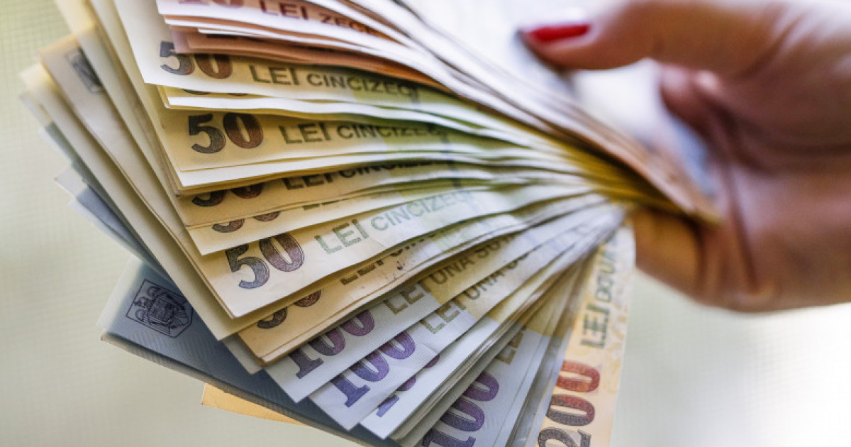 Romanii care au credite trebuie sa stie cum sa-si micsoreze rata lunara