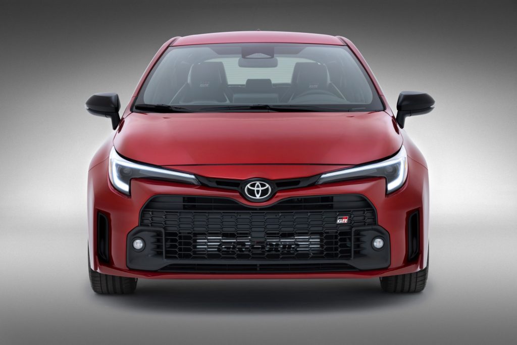 Premieră: Toyota GR Corolla. Modelul nipon de performanță are tracțiune integrală și 304 CP