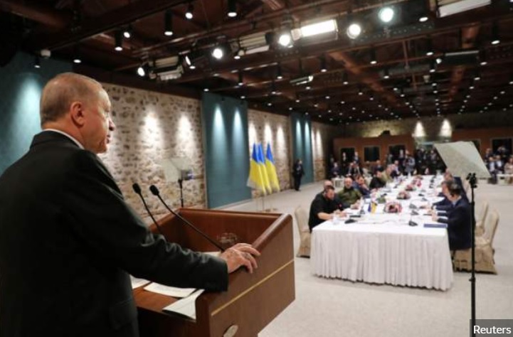 Rusia acuză Ucraina că a prezentat un proiect de acord de pace „inacceptabil”. Reacția Kievului