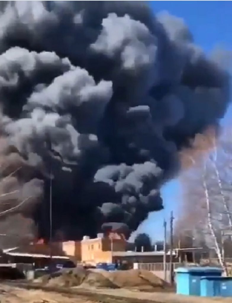 Două incendii suspecte în aceeași zi, în Rusia. Unul a izbucnit la cea mai mare fabrică chimică și celălalt la un institut de apărare