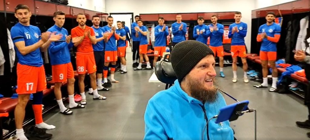 Imagini emoționante cu Mihăiță Neșu înaintea partidei FCSB – FC Voluntari. „M-am bucurat să intru din nou în vestiar”