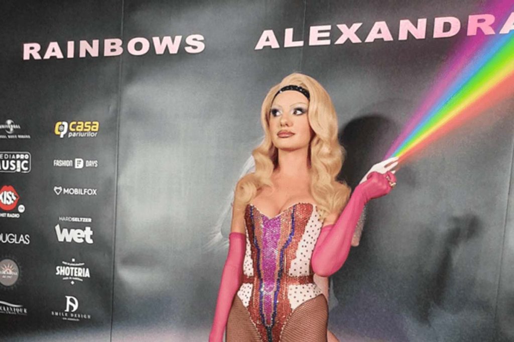 Alexandra Stan, despre ţinuta controversată de la lansarea noului album. De ce s-a îmbrăcat aşa, de fapt