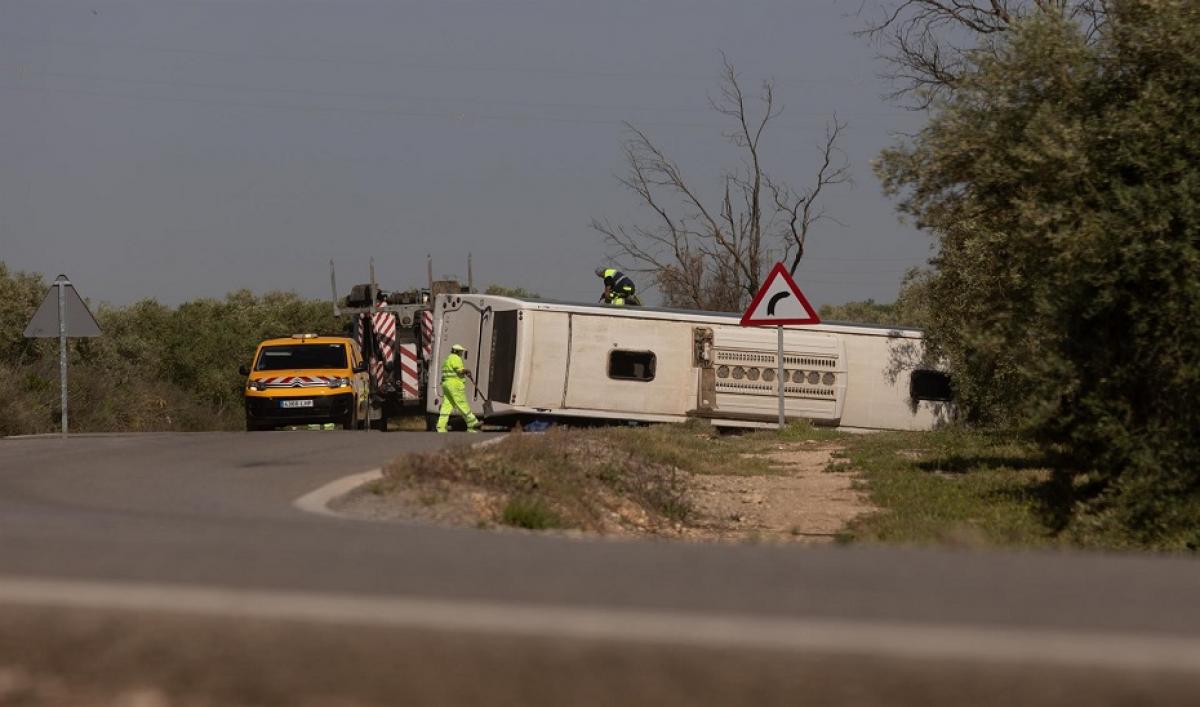 Autobuz plin de romani, rasturnat in Spania