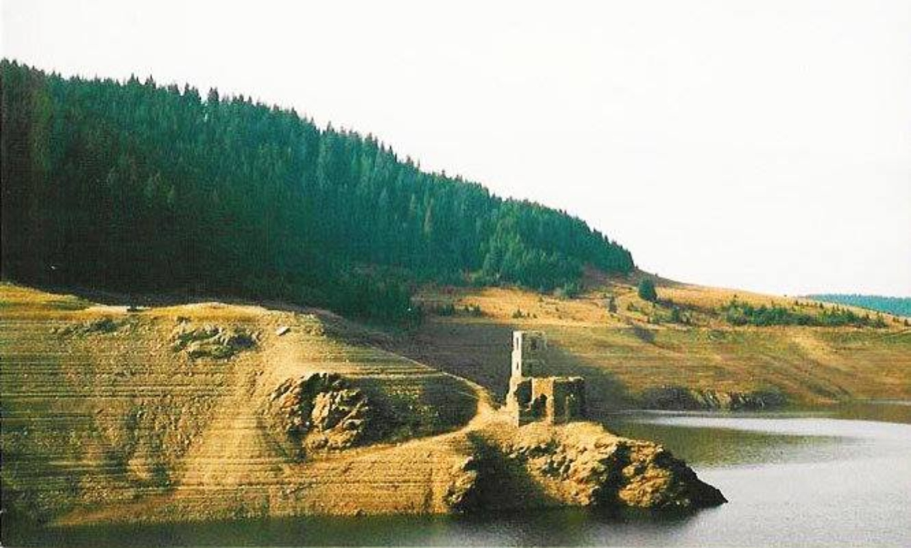 Biserica din lac, locul din România cu o poveste spectaculoasă