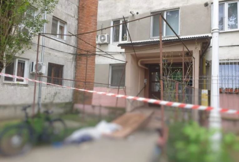 Cine este mama care s-a aruncat cu cei doi copii de la etajul 10, in Timisoara