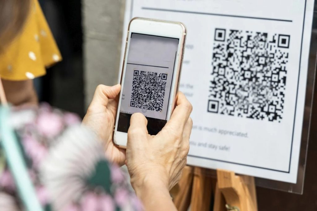 Codul QR, gândacul strivit fără de care nu te descurci în Occident