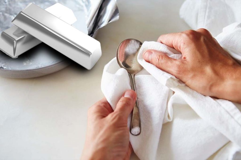 Cu ce se curăță argintul. Ingredientul banal care îți face bijuteriile ca noi