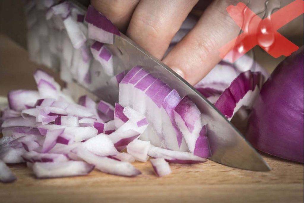 Cum tai ceapa fără să plângi. Asta e metoda marilor bucătari