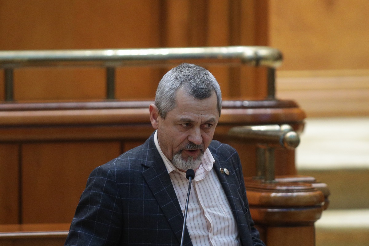 Detalii despre scandalul deputatului AUR acuzat că și-a bătut soția. Femeia a fugit în curtea unui membru PSD