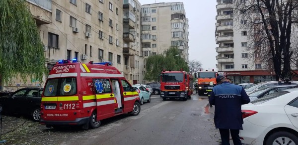 Explozie într-un apartament din Ploiești. Proprietarul a sărit pe geam de la etajul 1