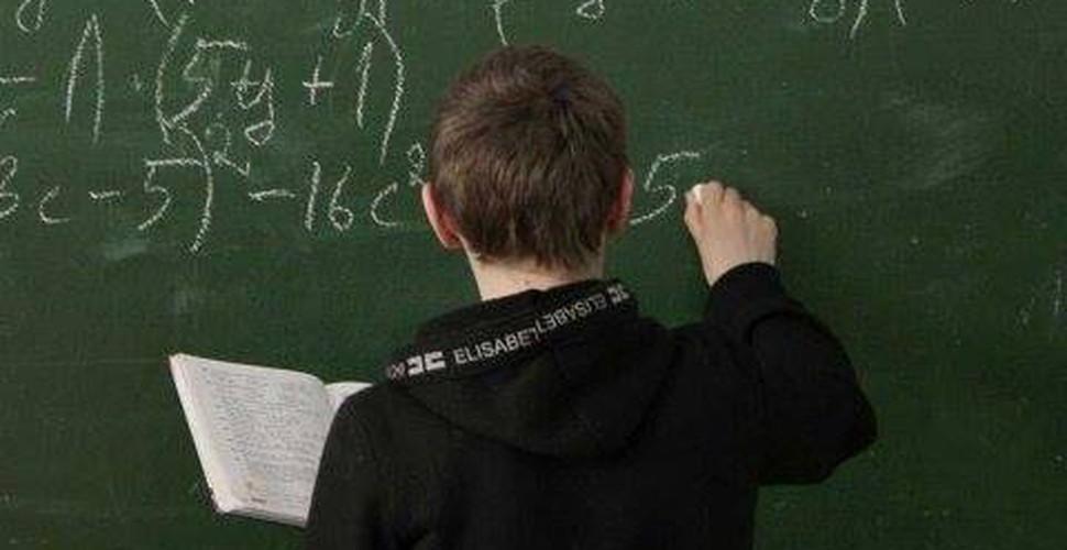Invatamantul romanesc, un povarnis parcurs ca racul