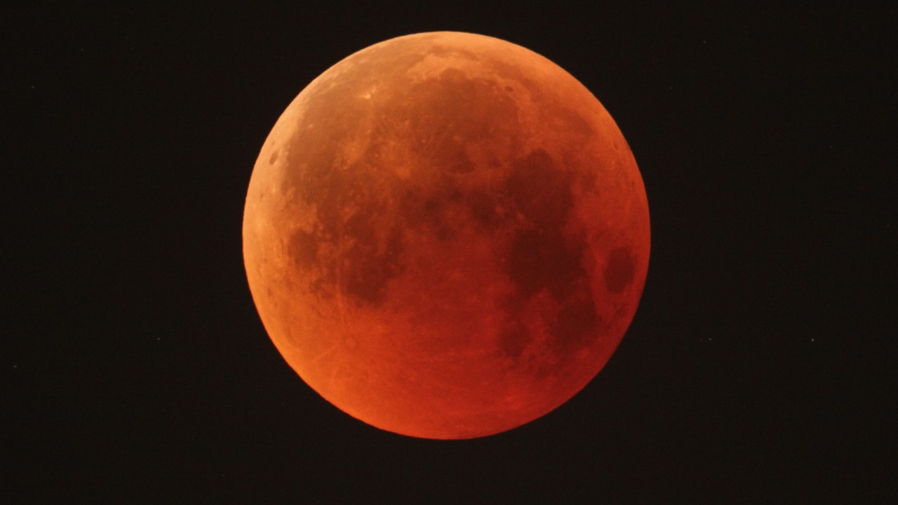 Luna de sânge, fenomenul așteptat la jumătatea lui mai