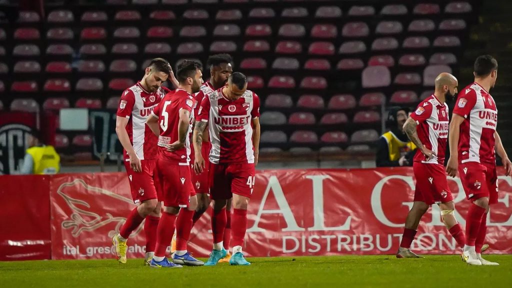 Meciul Dinamo-U Cluj s-a încheiat cu scorul 0-2. Reacția dinamoviștilor după înfrângere: „Nu trebuie să distrugem această echipă”