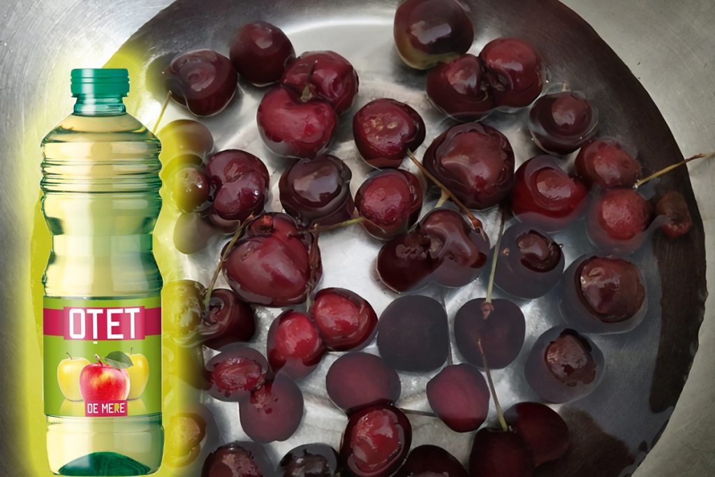 Pune puțin oțet în apa în care speli cireșele. Efectul e cu adevărat genial