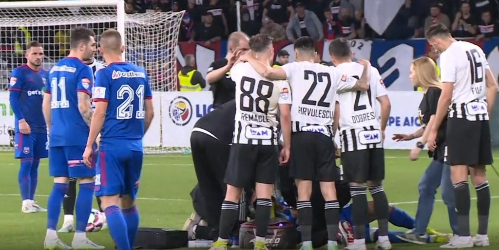 Momentul în care stadionul a amuțit. Un jucător de la CSA Steaua a avut nevoie de intervenția medicilor și a fost ajutat de o suporteră de 21 de ani