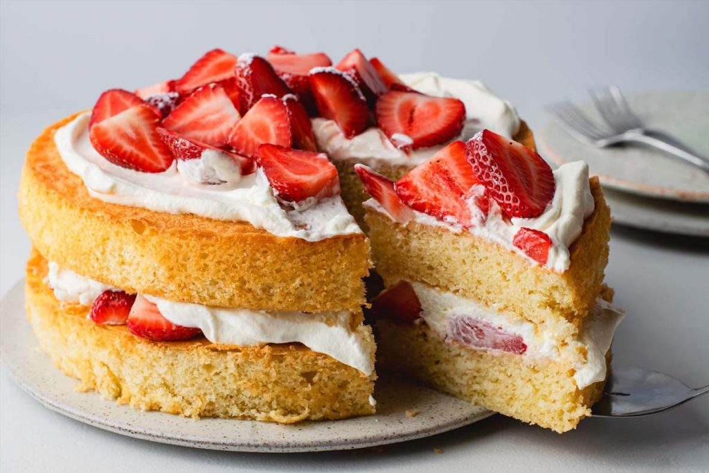 Retetă pandişpan cu căpşuni. Care e secretul gospodinelor pricepute