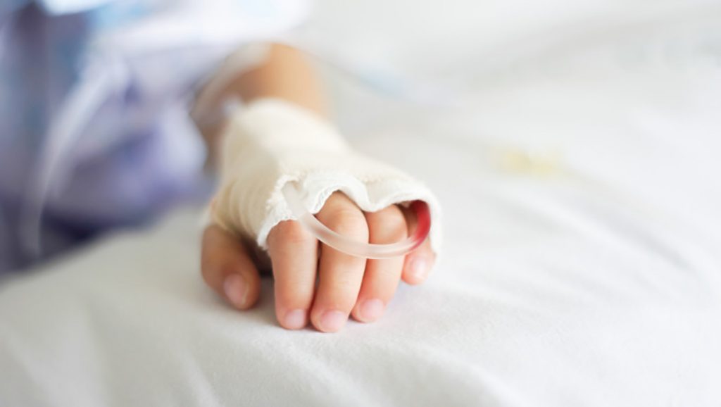 Accident grav în magazinul Obor din Capitală. Un dulap a căzut peste un copil de 6 ani