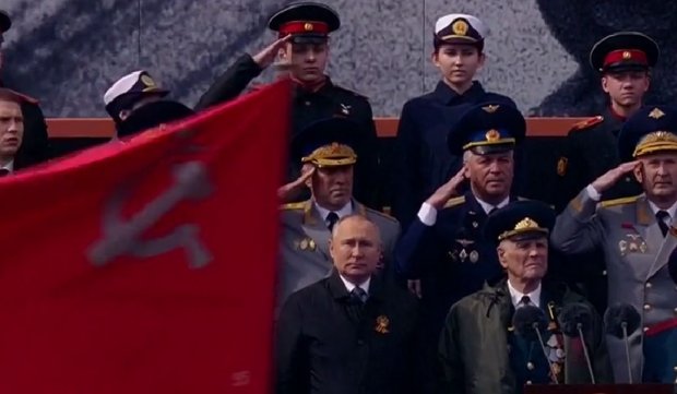 Demonstrație de forță în Piața Roșie din Moscova. Putin: „Am fost nevoiți să începem această operațiune, pentru că NATO a ajuns la granițele noastre”
