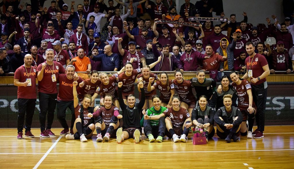 Rapid a câștigat după 19 ani titlul național la handbal feminin. Oana Manea a marcat un gol în ultimul meci al carierei