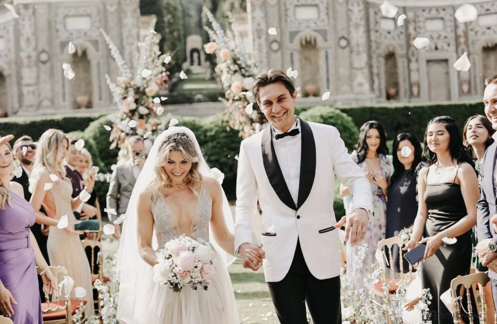 A devenit campion al Italiei și după aceea s-a însurat. Ciprian Tătărușanu și Antoaneta, nuntă de vis pe lacul vedetelor